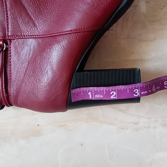 Tall Boots with Tassels and Side Zipper - Picture 4 of 7